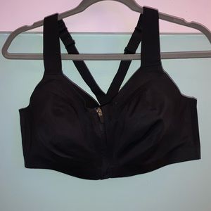 NWOT Victoria Sport Incredible Knockout Ultra Max